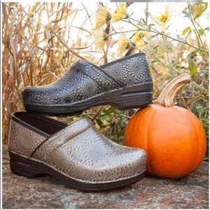 Dansko pro XP black medallion clogs size 39